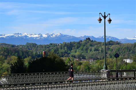 Vue du boulevard des Pyrénées à Pau