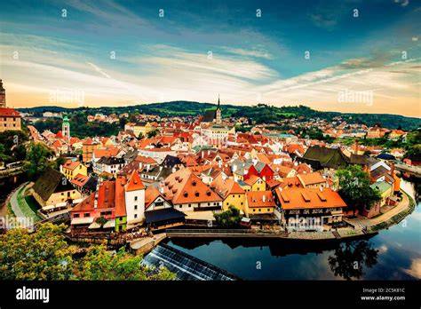 Vue panoramique de Český Krumlov et Vltava