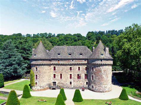 Château d’Auzers et Monts du Cantal