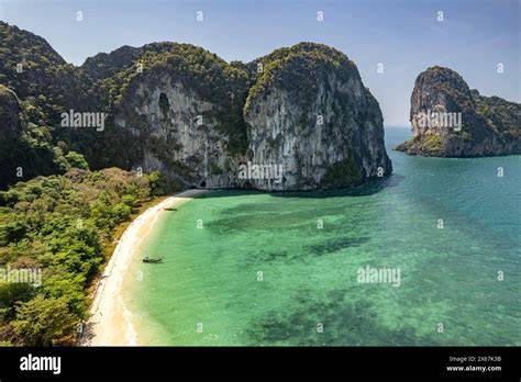 Plage de sable entre Koh Lao Liang