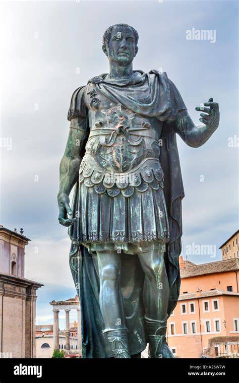 Forum de César et statue de Jules César