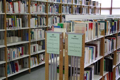Rayonnages de bibliothèque classés Dewey