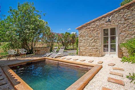Gîte avec piscine jardin et sauna