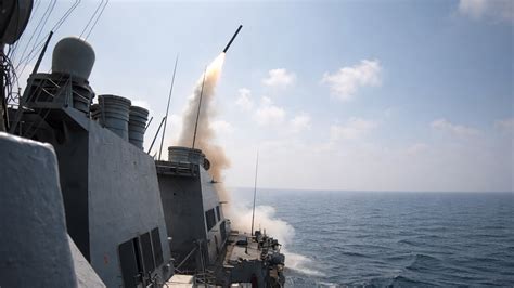 Missiles Tomahawk lancés depuis un navire