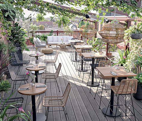 terrasse et salle du restaurant