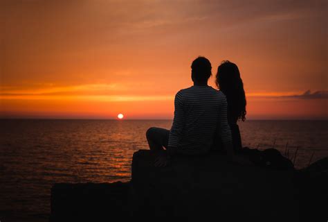 Couple au coucher du soleil en Colombie