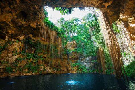 Plongée dans un cénote du Yucatan