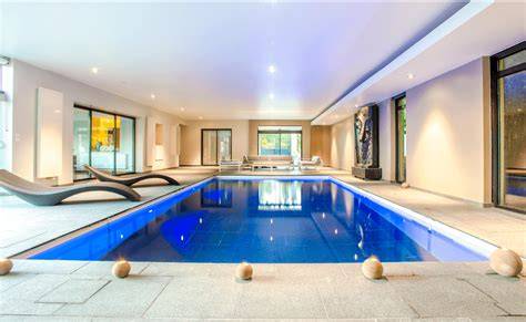 Piscine intérieure du spa à Valenciennes