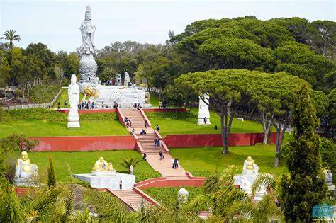 Buddha Eden statues et pagodes