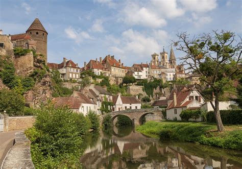 Village d’Ozenay et paysages de Bourgogne