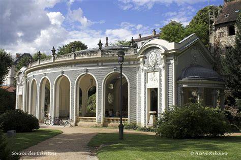 Source des Célestins et pavillon ovale